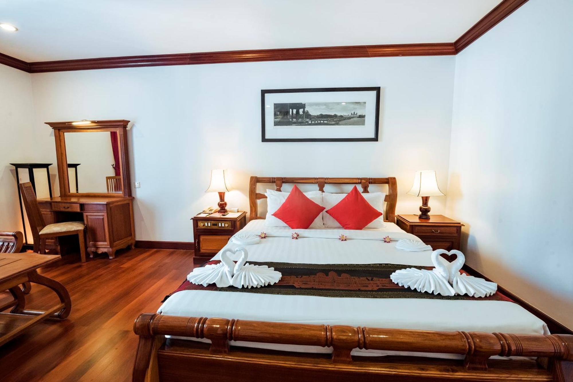 The Suite By Royal Crown Hotel Siem Reap Exteriör bild