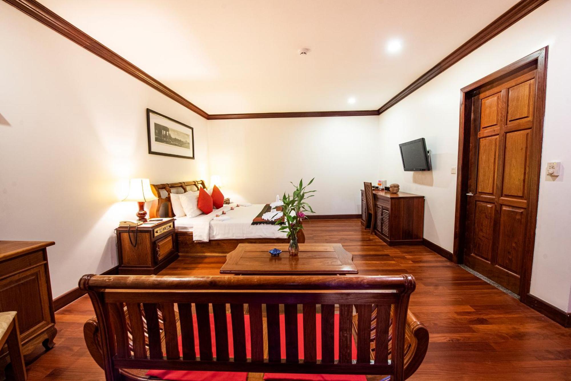 The Suite By Royal Crown Hotel Siem Reap Exteriör bild
