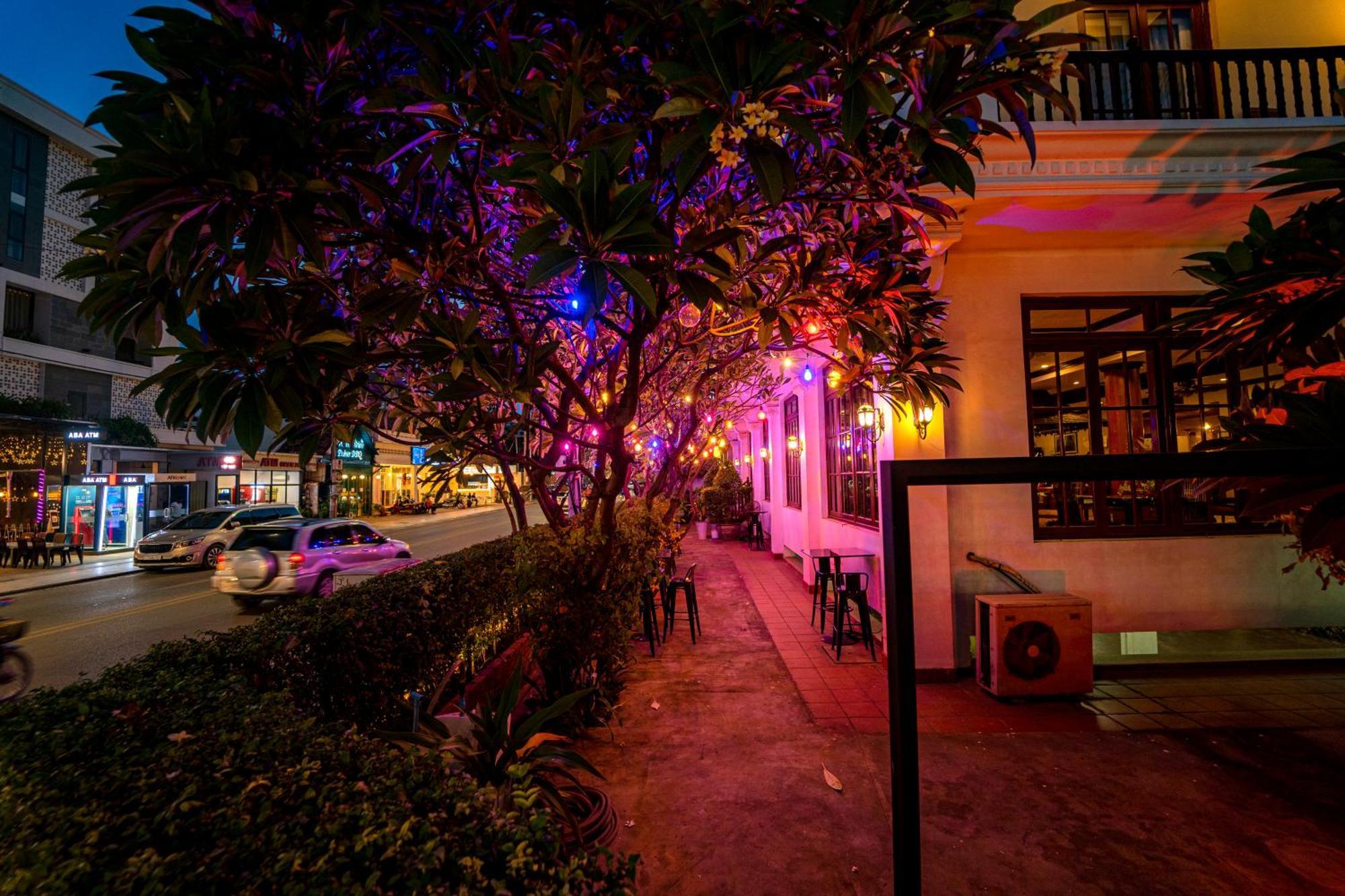 The Suite By Royal Crown Hotel Siem Reap Exteriör bild
