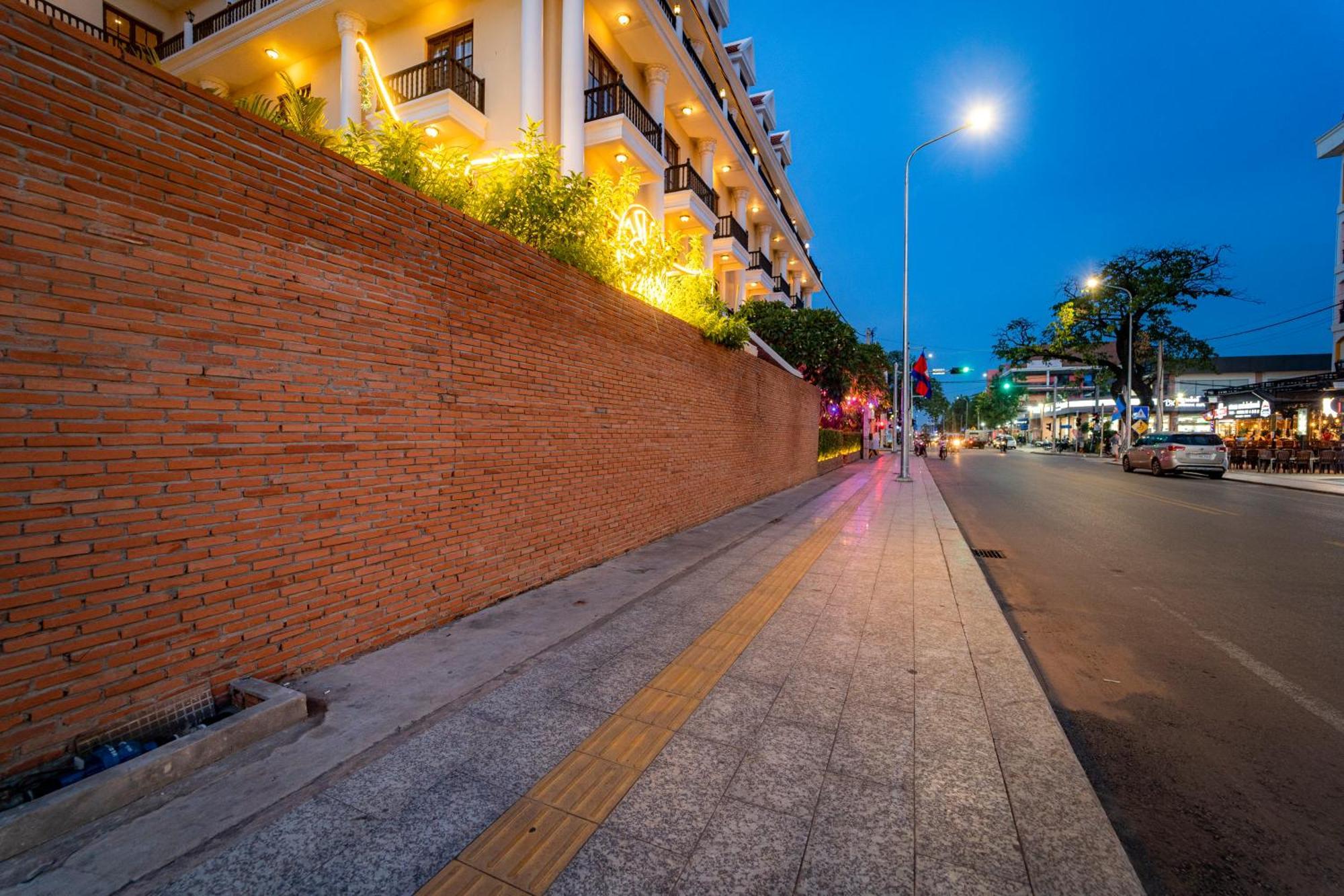 The Suite By Royal Crown Hotel Siem Reap Exteriör bild