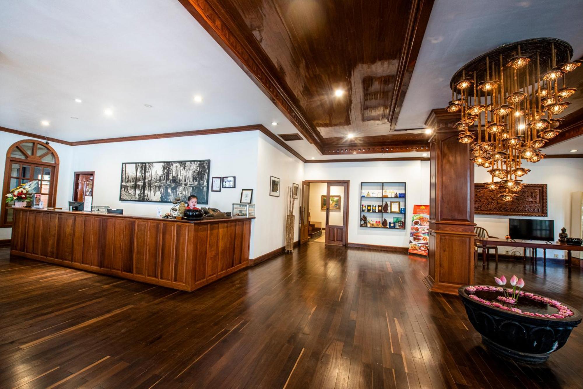 The Suite By Royal Crown Hotel Siem Reap Exteriör bild