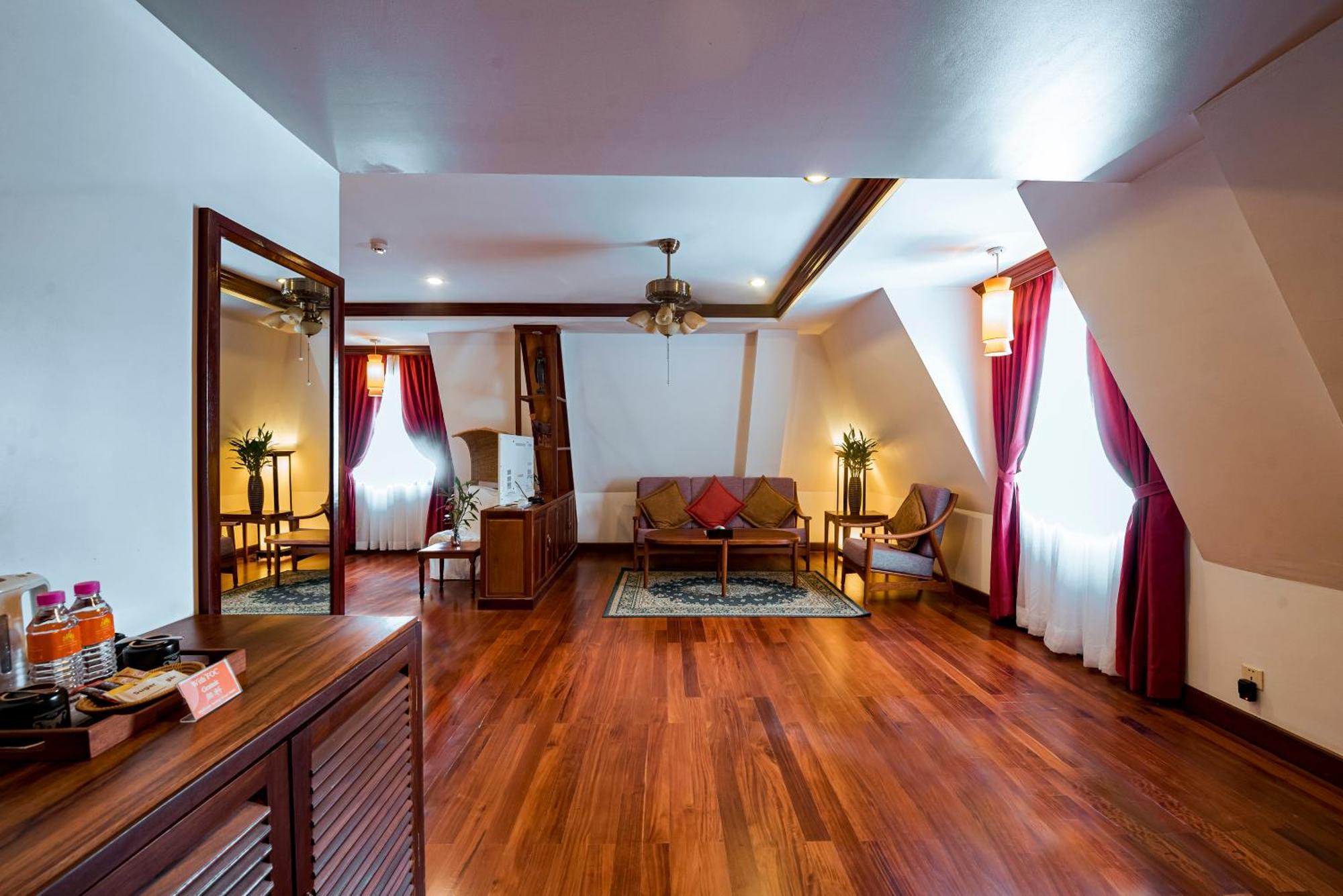 The Suite By Royal Crown Hotel Siem Reap Exteriör bild